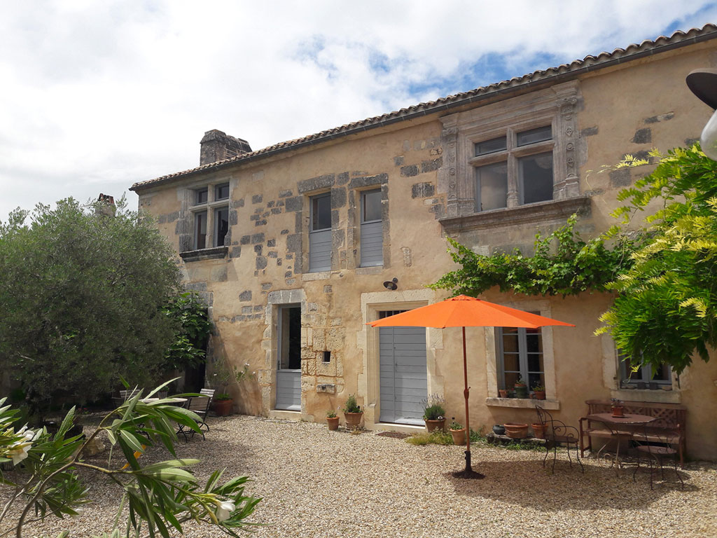 L'Esperluette : Maison d'hôtes à Bouteville - En plein coeur de la Charente