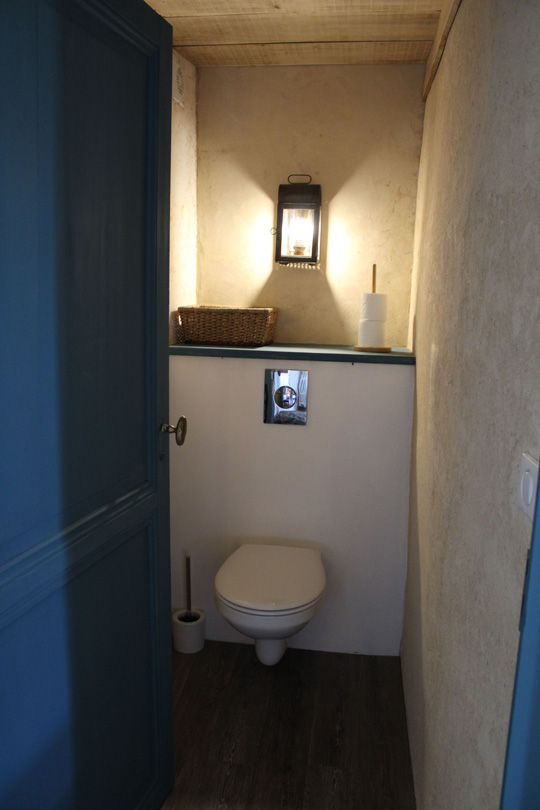 Salle d'eau privative, WC privés séparés.